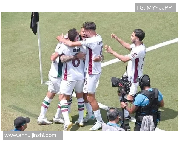 格雷米奥与弗鲁米嫩塞激战正酣谁能在巴甲赛场笑到最后