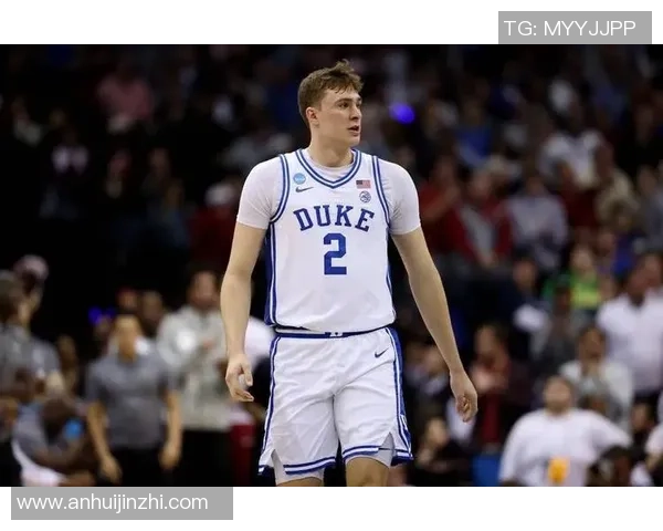 库珀·弗拉格用“风趣”的理由解说对麦克·麦克朗做出“太矮了”的手势 库珀·弗拉格用“风趣”的理由解说对麦克·麦克朗做出“太矮了”的手势